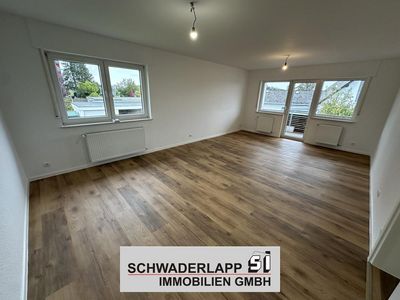 Frisch renovierte, großzügige Wohnung mit Balkon und Garage