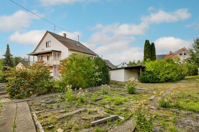 2-Familienhaus mit großem Garten, 3 Garagen und Potenzial in ruhiger Lage!