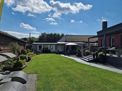 Zukunftssicher investieren-wohnen im eigenen Haus und Einkommen generieren.