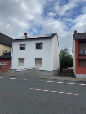 1 Familienhaus ( momentan als Gewerbeeinheit vermietet)