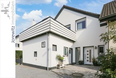Löhne-Mennighüffen: Großzügige und sanierte DHH mit kleinem Garten, sonniger Dachterrasse und EBK