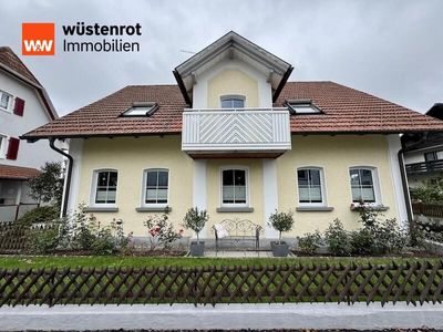 Modernes Zweifamilienhaus mit Nebengebäude, Doppelgarage, & riesigem Gartenparadies
