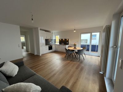 Helle, hochwertig sanierte 2-Zimmer-Wohnung (65 m²) mit Balkon & TG – Erstbezug, möbliert