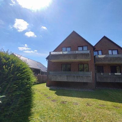 Zweifamilienhaus mit Tiefgarage & gr. Grundstück