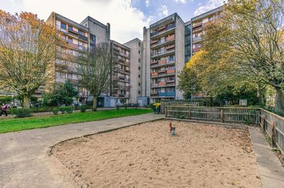 Sanierte Etagenwohnung mit 3 Zimmern und Balkon in Braunschweig!