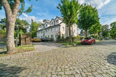 Familiengerechte Wohnung mit eigenem Garten und Stellplatz in Altglienicke