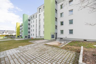 Modernes Wohnen in Erstbezug: Charmante 3-Zimmer-Wohnung mit Balkon