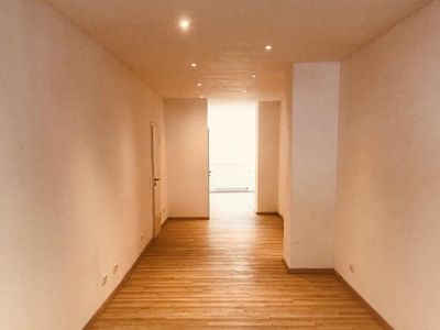 Modern & zeitlos: Kleine Ladeneinheit in der Hofer Ludwigstraße (ca. 41 m²) - gute Werbemöglichkeiten