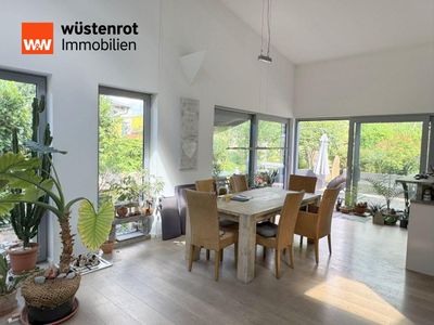 Modernes Wohnhaus mit vielseitig nutzbarem Erweiterungsanbau und eigener Zufahrt in Abtsgmünd