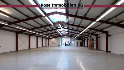 ROSE IMMOBILIEN KG: Lagerhalle mit großem Rolltor im Industriegebiet Espelkamp!