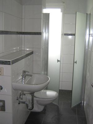 Altersgerecht Wohnen mit ebenerdiger Dusche und Balkon!