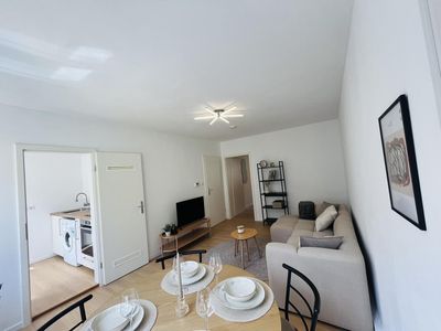 Voll ausgestattete 2 Zimmer Wohnung mit Balkon mitten in der Stadt