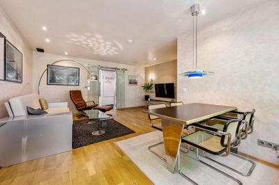 Hochwertige vollmöblierte 2-Zimmer-Wohnung mit lux. Innenausstattung Balkon und