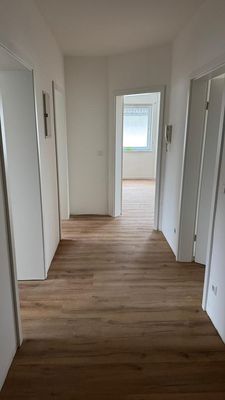 Erstbezug nach Komplettrenovierung – Moderne 3-Zimmer-Wohnung in ruhiger Lage