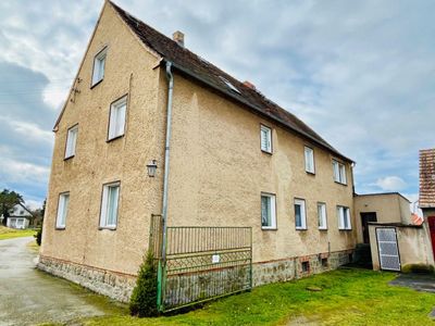 Dreifamilienhaus mit Werkstattanbau, Garagen und früheren Gärtnereigrundstück über 5.000 m²