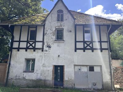 Historisches Verwaltergebäude am Gut Lipten – Denkmal mit Charakter, Sanierungsobjekt mit Potenzial.