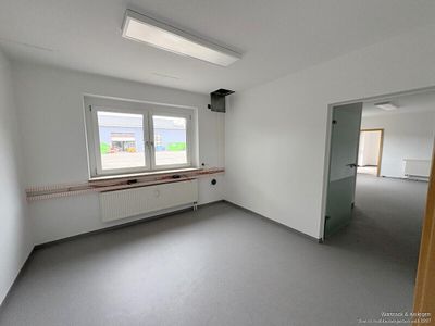 Vollständig neu renovierte Büroflächen 
mit Erweitertungsmöglichkeit um Produktionsflächen