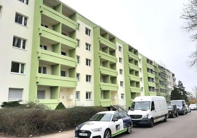 Erstbezug nach Sanierung  4-Zimmer-Wohnung mit Balkon und Lift