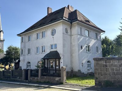 Schöne, sanierungsbedürftige Villa mit traumhaftem Ausblick - im Sanierungsgebiet - Nutzfl. ca. 470 m² - Grst. ca. 1.050 m² - Doppelgarage
