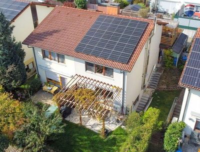Doppelhaus-
hälfte mit PV-Anlage & Wallbox in ruhiger Lage von WT-Bergstadt