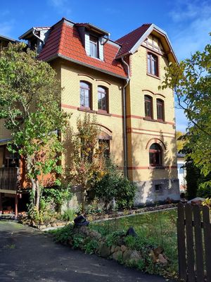 Historische Perle mit Nebengelass