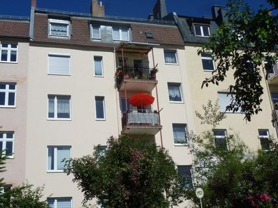 Zentrumsnahe 5-Zimmer-Wohnung (3. OG) in Hof - Süd-Balkon, Kellerabteil & Dachboden - ideal für WGs