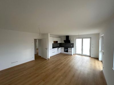 Exklusiver Neubau-Erstbezug: 3-Zimmer-Wohnung mit Einbauküche & Glasfaser in Erlangen-Steudach