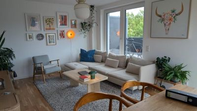 Modern und zentral: 2 Zimmer, offene Küche & riesige Dachterrasse
