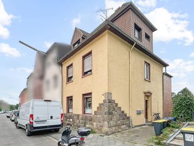 Charmantes Mehrfamilienhaus mit Sanierungsbedarf in guter Lage von Mönchengladbach-Süd
