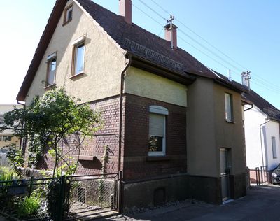 Bestens geeignet für Handwerker!
Stark sanierungsbedürftiges EFH in zentraler Lage