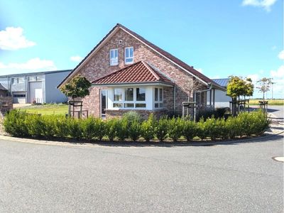 Neues Einfamilienhaus mit moderner, großer Halle für Hobby und Beruf