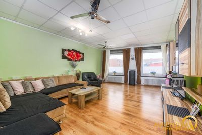 TOP LAGE: Neutraubling mit 113 m² im 1. Stockwerk mit Außenstellplatz zu verkaufen