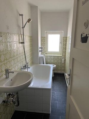 **EINZUGSFERTIGE 2-Zimmerwohnung im ERDGESCHOSS**