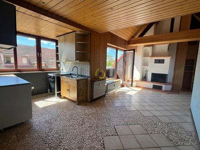 Einziehen ab sofort - Großzügige und ruhig gelegene Dachgeschosswohnung mit 5 Zimmern und Balkon