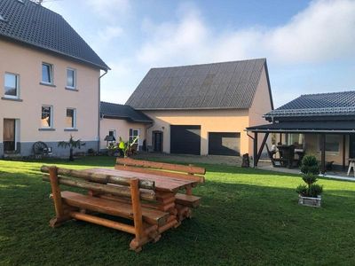 Einfamilienhaus mit Nebengebäude und separatem Ferienhaus!!!