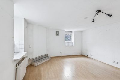 Sanierungsbedürftige 2-Zimmer-Wohnung mit Potenzial in Stuttgart-West