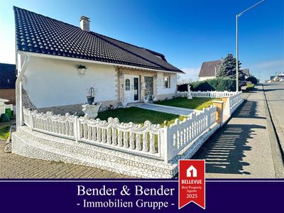 Einziehen und Wohlfühlen! Top Einfamilienhaus mit separater Mietwohnung und Garage in Malberg.