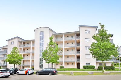 Kapitalanlage mit Potenzial: 2-Zimmer-Wohnung mit Aufzug und Stellplatz in grüner Lage