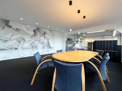 FREIRAUM4 +++ Repräsentative Büroetage mit Parkplätzen und Lageroption
