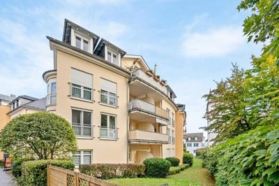 ZWISCHEN ROSEN UND REBEN - ELTVILLE ERLEBEN!
Freiheit pur im Dachgeschoss