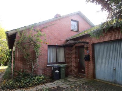 Sanierungsbedürftiges Einfamilienhaus mit Garage auf großem Grundstück in Bümmerstede
