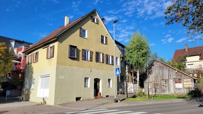 Wohn- und Gewerbehaus mit grossem Garten