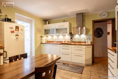 Gut erhaltenes, ehemaliges Bauernhaus mit geräumigem Anbau