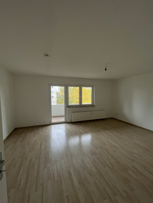 ~Helle 3-Zimmer mit Tageslichtbad und Balkon~**EINZUGSBEREIT**