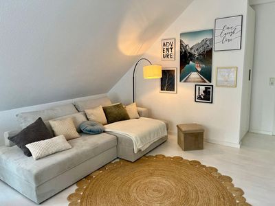 Frisch renovierte, voll möblierte Dachgeschosswohnung