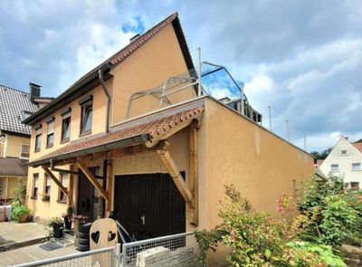 Schönes Einfamilienhaus - großer Terrasse - Balkon - Einbauküche