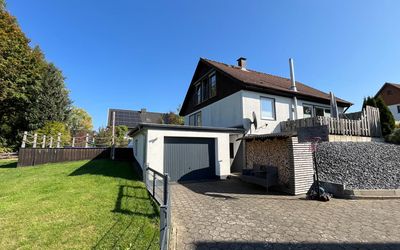 Modernisiertes Einfamilienhaus mit großem Garten