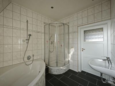 VIER ZIMMER sofort einzugsbereit