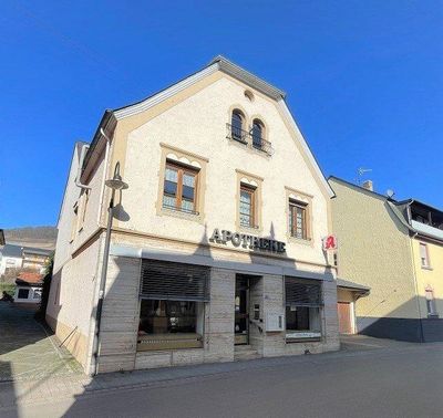 Wohnhaus mit 223 qm Wohnfl. / sehr schönem Garten und mit 149 qm Laden (Kröv-Mosel)