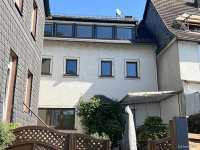 Interessantes, großzügiges Ein- bis Zweifamilienhaus mit Rheinblick